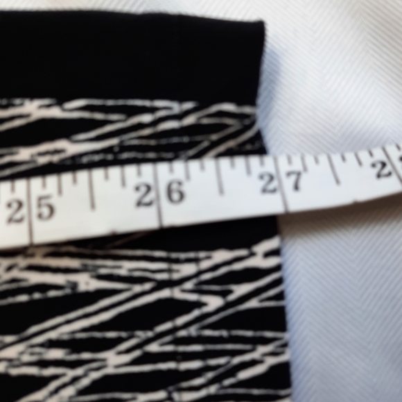 Large Vince Cumuto Maxi Black & White Skirt - Picture 13 of 16